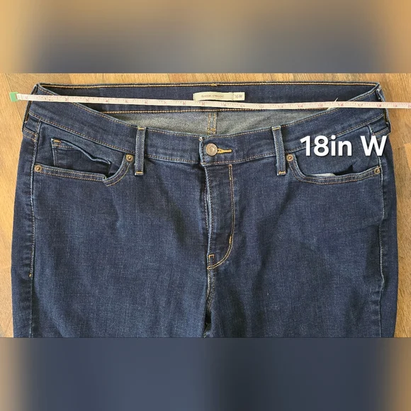 Levi's Size 16W Womens Dark Wash Blue Jeans Straight Cut - Picture 6 of 10